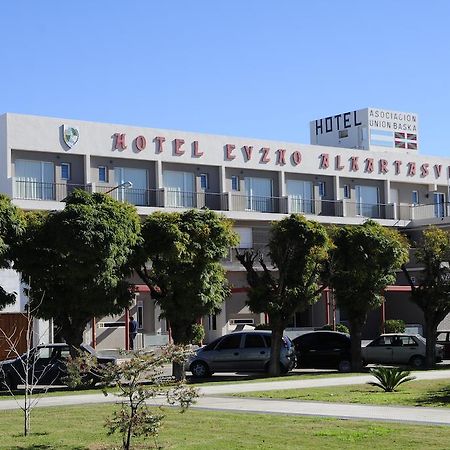 Macachín Hotel Euzko Alkartasuna מראה חיצוני תמונה