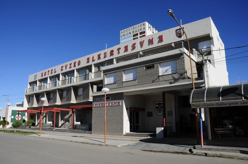 Macachín Hotel Euzko Alkartasuna מראה חיצוני תמונה