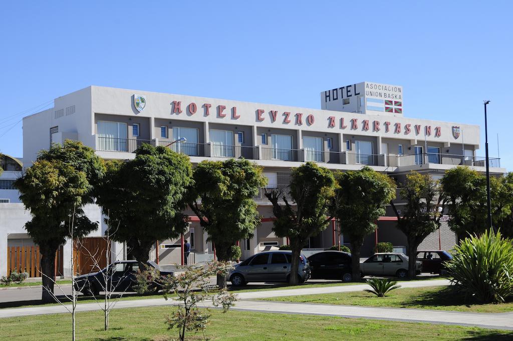 Macachín Hotel Euzko Alkartasuna מראה חיצוני תמונה